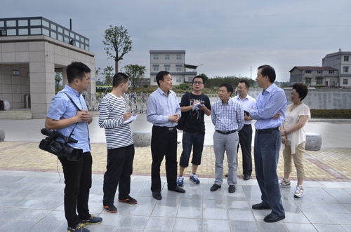 采访华师大来凤附属中学.jpg